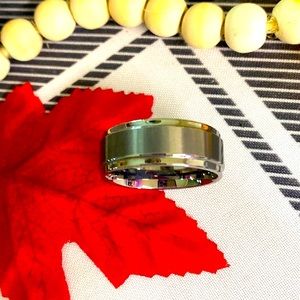 NWOT) Mens Tungsten Carbide Band